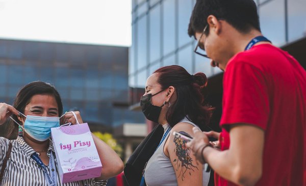 Welche Muster sind in der aktuellen Damenmode angesagt?